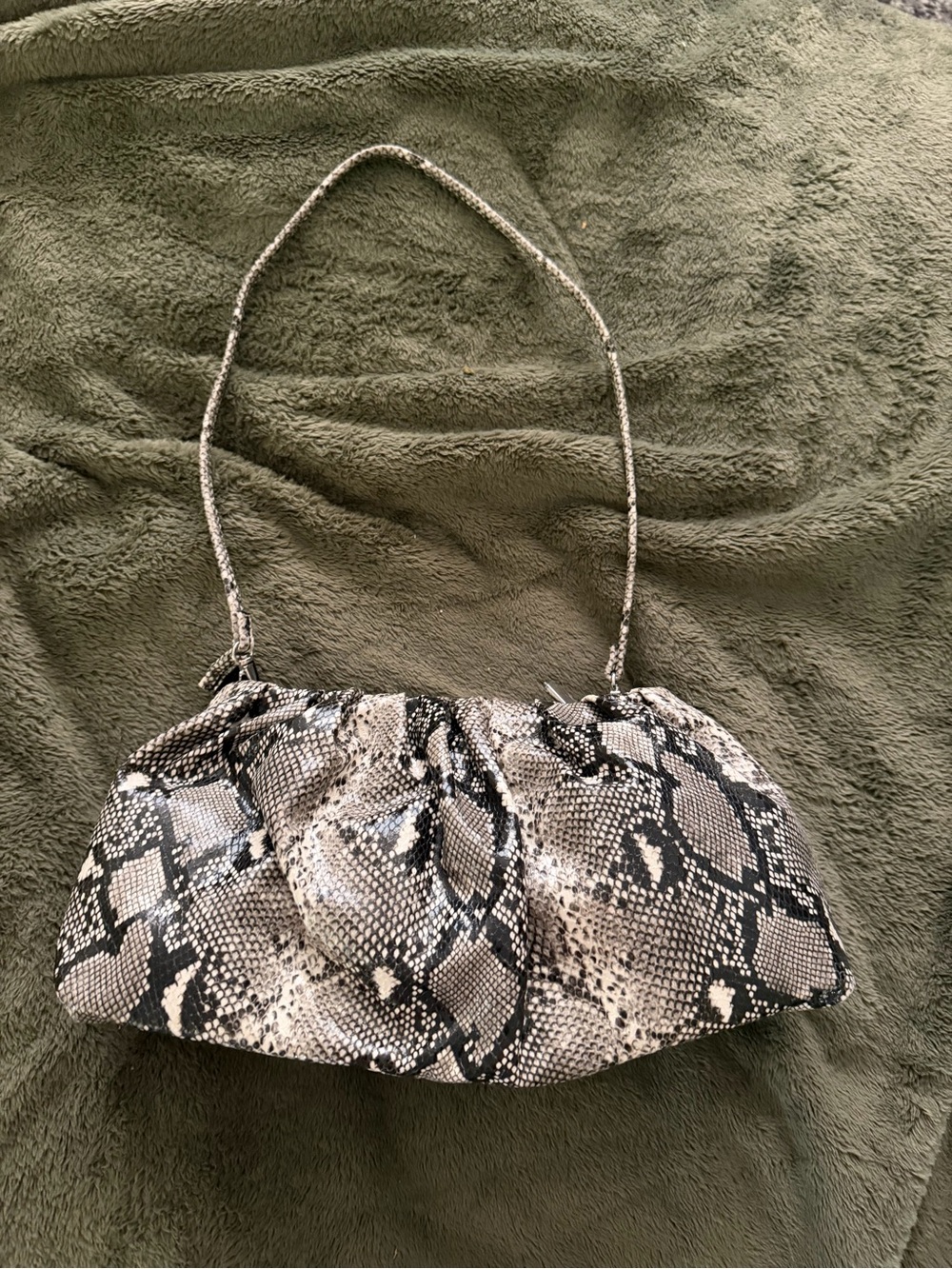 Shoulder Bag in Python print , new without tag !